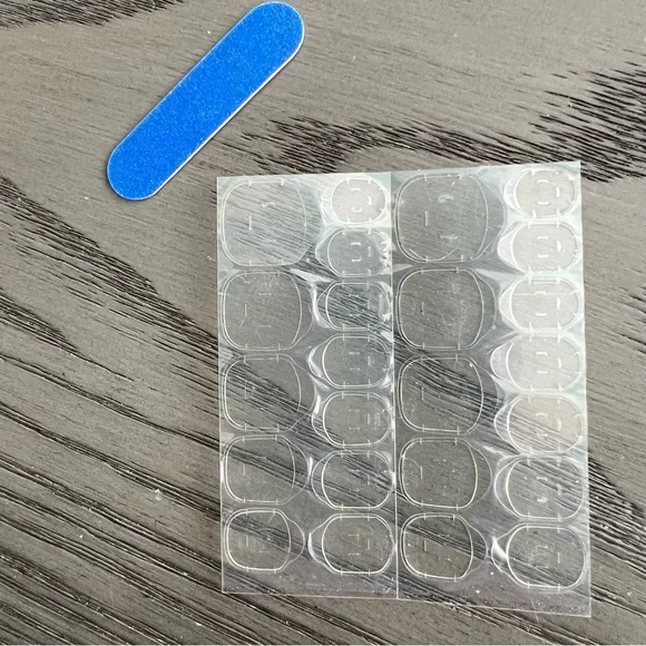 ♥️ 24 Pcs Hearts & Roses Press on Nail Set Almond Medium Length Fake Nails - Picture 10 of 10